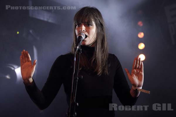 CLARA LUCIANI - 2017-10-18 - PARIS - Bus Palladium - 